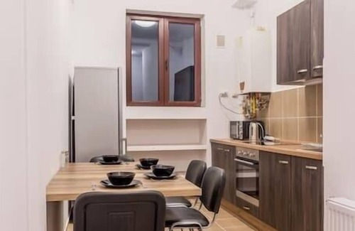 Bucharest City-Centre Apartment | Château Upscale King Suite with Balcony