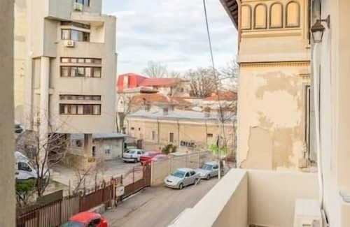 Bucharest City-Centre Apartment | Château Upscale King Suite with Balcony