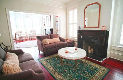 Historic Downtown Savannah House | Chatham House - Historic 3 BR on Chatham Square