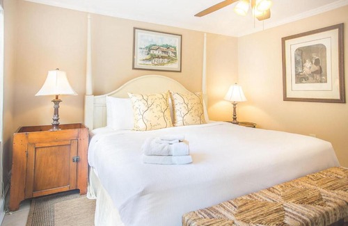 Historic Downtown Savannah House | Chatham Square Garden Apartment by Lucky Savannah