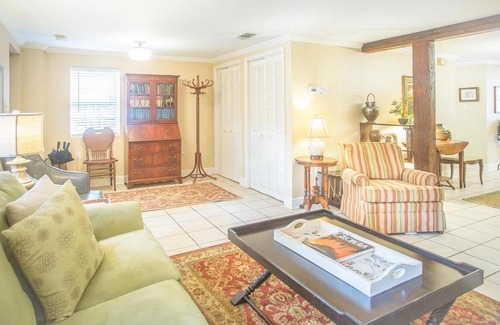 Historic Downtown Savannah House | Chatham Square Garden Apartment by Lucky Savannah