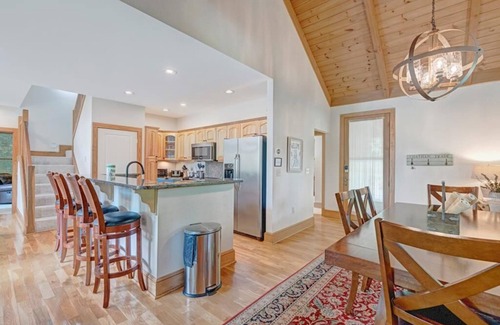 Foscoe House | Chatham Trade- 15% Discount and Hot Tub Fee waived until Mid-February- Luxury House, Mountain Gat.