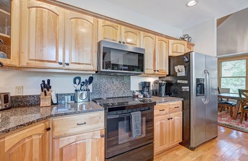 Foscoe House | Chatham Trade- 15% Discount and Hot Tub Fee waived until Mid-February- Luxury House, Mountain Gat.