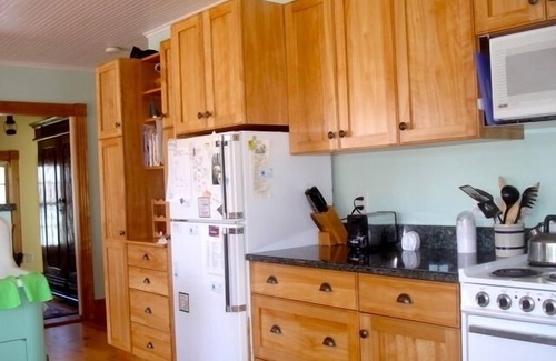 Chatham Apartment | Chatham Village: Lovely 1-Bedroom Apartment in Antique Home