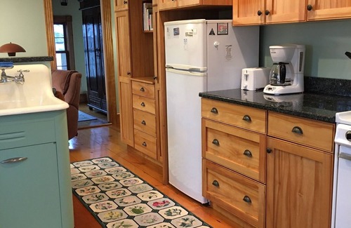 Chatham Apartment | Chatham Village: Lovely 1-Bedroom Apartment in Antique Home
