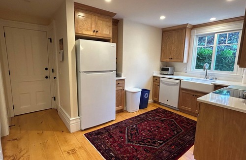 Chatham Apartment | Chatham Village - Lovely 2 bedroom apartment in the antique home