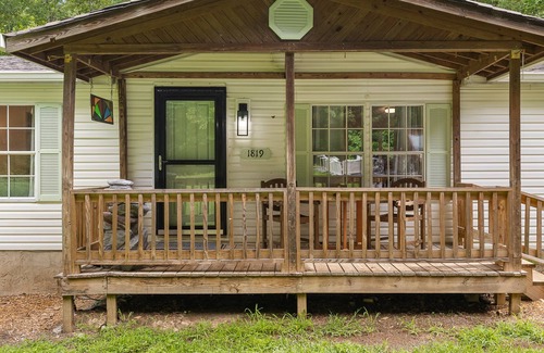 Fairmount House | Chattanooga Area Mountain Retreat: Peaceful setting in convenient location