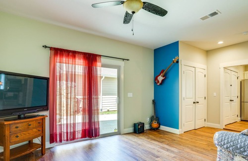 North Chattanooga House | Chattanooga Getaway w/ Porch - 2 Mi to Downtown!