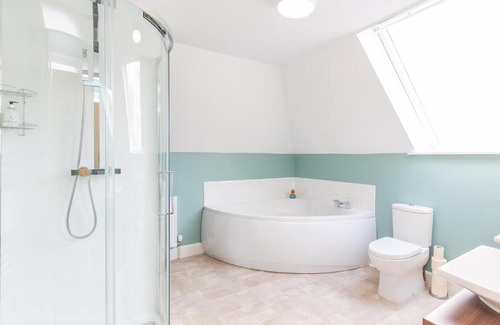 Blairgowrie House | Chauffeur's Cottage with Hot Tub