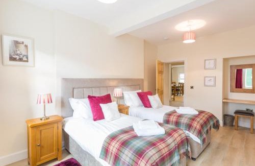 Blairgowrie House | Chauffeur's Cottage with Hot Tub