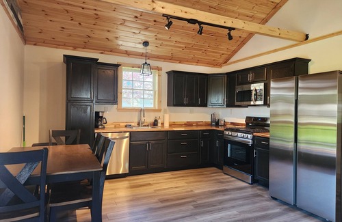 Greenhurst House | Chautauqua Lake - New Built - Charming 3-bedroom house with WiFi, AC