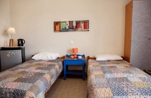 Kato Stalos Hotel | Cheap Twin Room 10 Meters from the Beach