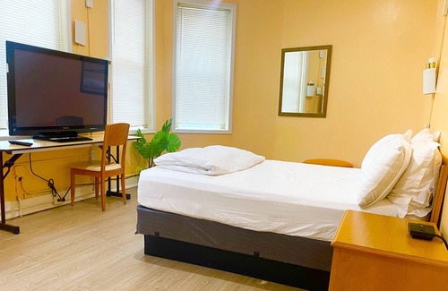 Downtown Baltimore House | Cheapest room