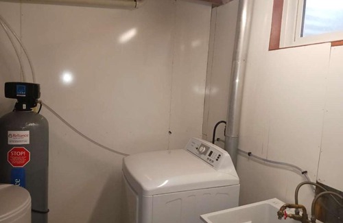 Rosemount House | CheapSleep Room Near Kitchener Airport- 24X7 Checkin