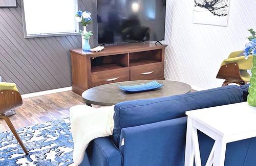 Springdale House | Cheatham Cottage--Convenient and Cozy!