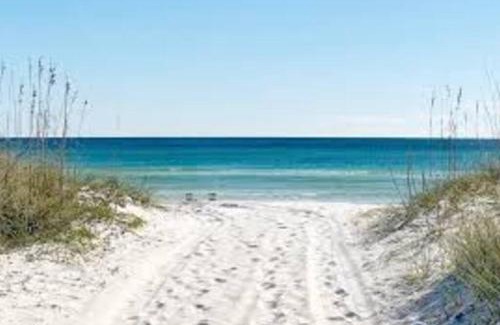 Santa Rosa Beach Villa | Cheeks On The Beach a Quick Walk To The Beach