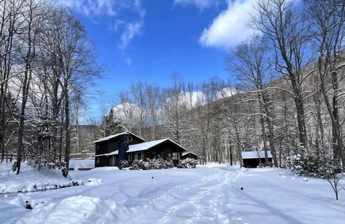 Big Indian House | Cheekymoose Mountain Housen