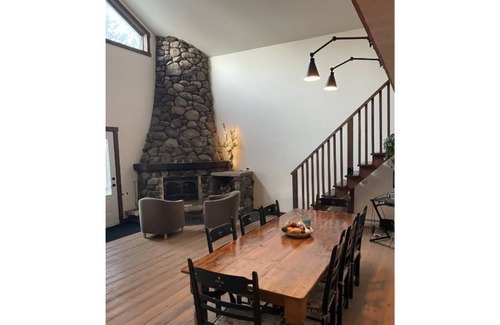 Saint-Faustin-Lac-Carre Ski Chalet | Cheerful Chalet near Mont-tremblant