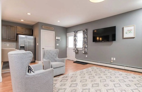 Woburn House | Cheerful 1-bedroom New England Ranch