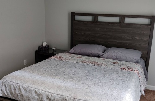 Troy Apartment | Cheerful 1-bedroom whitin residential home with free parking