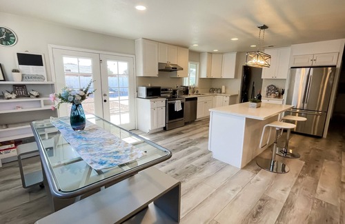 Las Vegas House | Cheerful 1-story Home Early check-in if available!
