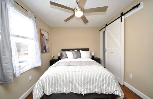 St. Charles Historic District House | Cheerful 2-Bed Townhome Near Park w Garage Parking