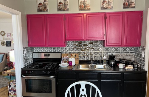 Madison Heights House | Cheerful 2 Bedroom Home| Free Wifi| Washer & Dryer| Roku TV