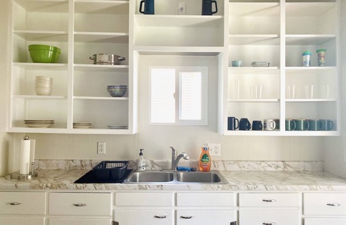 Garden District House | Cheerful 2-bedroom home w/a yard, walk downtown!