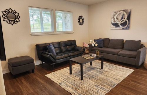McKinleyville Cottage | Cheerful 2-bedroom cottage with patio