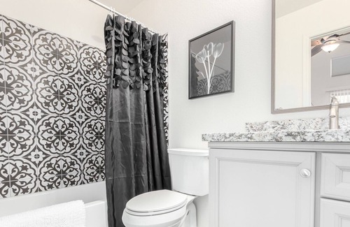 Peacock Village House | Cheerful 2 Bedroom/2 Bath home w 2 Car Garage - Sleeps 6. Community Pool
