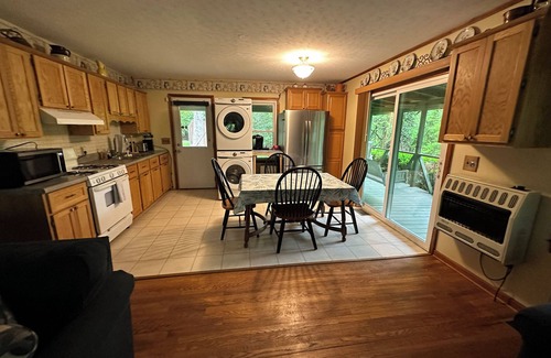 Franklin House | Cheerful 2 bedroom home in private setting!