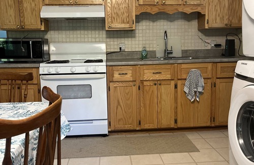 Franklin House | Cheerful 2 bedroom home in private setting!