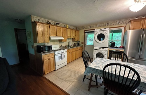 Franklin House | Cheerful 2 bedroom home in private setting!