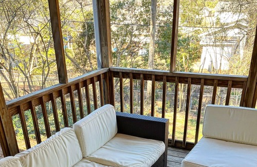 Homewood House | Cheerful 2-bedroom Home in West Homewood