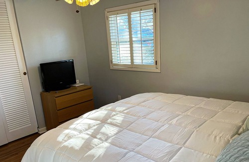Homewood House | Cheerful 2-bedroom Home in West Homewood