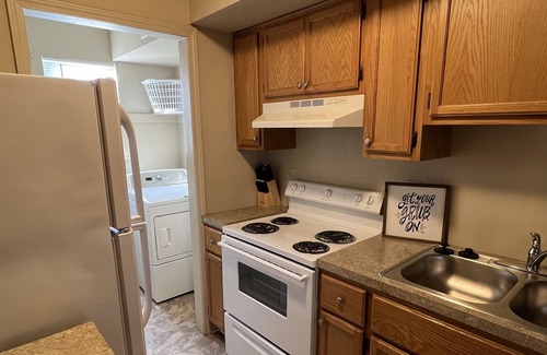 Sherwood House | Cheerful 2-bedroom townhouse close to everything