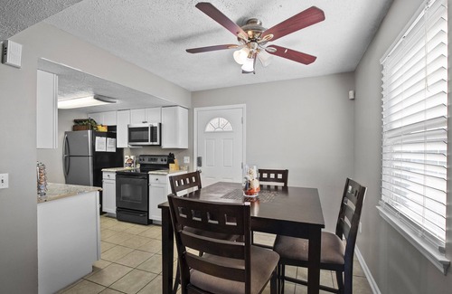 Chattanooga House | Cheerful 2 Bedroom Townhome