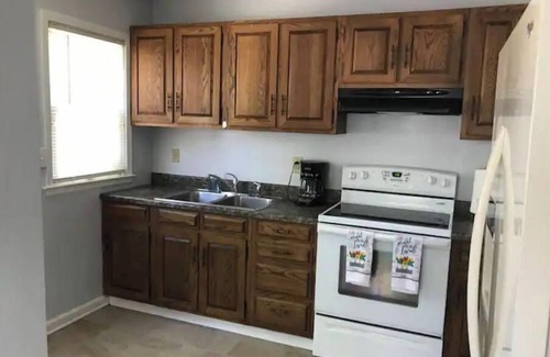 Indianapolis House | Cheerful 2 bedroom home with parking on premises