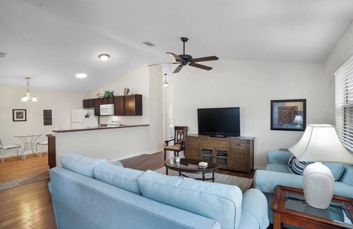 Buttonwood Villa | Cheerful 2 Bedroom Villa with Golf Cart and a GREAT Location!