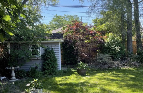 Norseman Heights House | Cheerful 2-bedroom with garden, free-parking