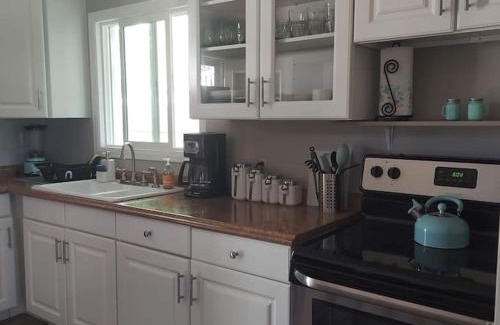 Central Colorado Springs House | Cheerful 3 bedroom house. Great location