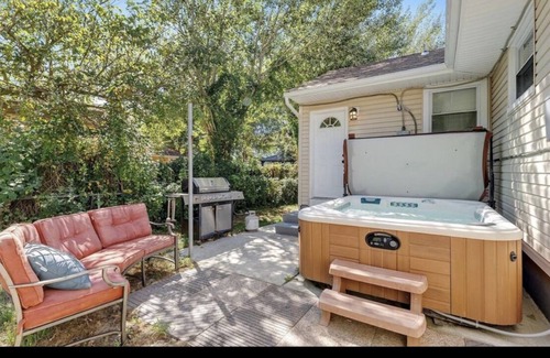 Atlantic City House | Cheerful 3-Bedroom Villa with Hot Tube