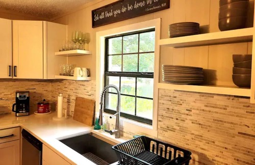 Crestline Heights House | Cheerful 3 Bedroom/2 Bathroom House in Birmingham