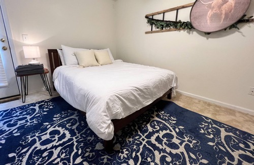 Northwest Raleigh House | Cheerful 3 Bedroom/3 Bath Home near RDU Airport