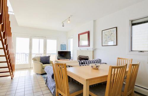 Milford House | Cheerful 3 Bedroom Beach Front Cottage with Fire Place