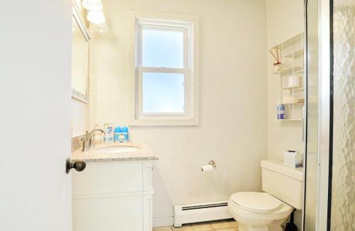 Milford House | Cheerful 3 Bedroom Beach Front Cottage with Fire Place