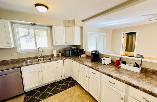 Eau Claire House | Cheerful 3 bedroom house with Hot Tub, Disney Plus