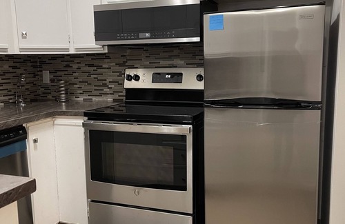 Saskatoon House | Cheerful 3-bedroom home with indoor fireplace. Netflix
