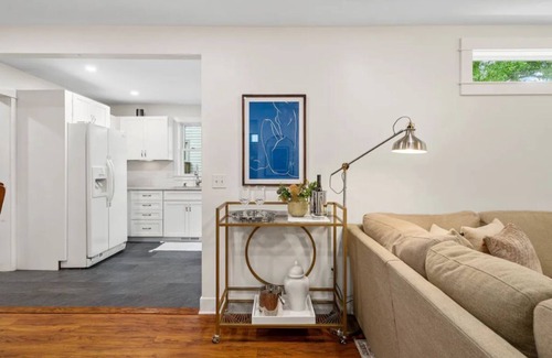 Oakhurst House | Cheerful 3 Bedroom Home 4 Miles to Uptown CLT!