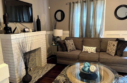 Fondren House | Cheerful 3 Bedroom Home in the Heart of Jackson
